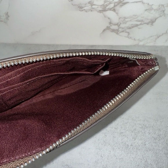 ❤️ Coach Corner Zip Wristlet - CZ440 Tan Printed Coated Canvas w/Pink Bows NWT - Picture 3 of 6